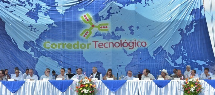 El entonces presidente electo Otto Pérez Molina inauguró el Corredor en 2011. Foto: Odepal