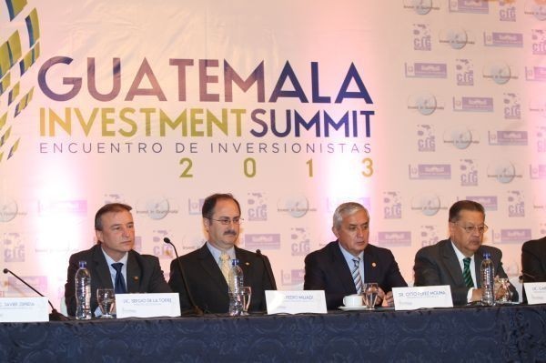 El 2013, el gran empresariado con puestos clave: Ministro de Economía, Sergio de la Torre; Presidente del Congreso, Pedro Muadi; Presidente, Otto Pérez; y Presidente Corte Suprema, Gabriel Medrano. 