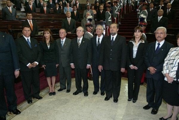 Los magistrados de la Corte de Constitucionalidad al ser juramentados, en 2011. Fuente: Congreso de la República