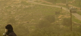 El aire es amarillo por la neblina y el gas este viernes en Bil'in